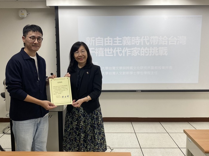 【專題講座】114年10月27日邀請中興大學台灣文學與跨國文化研究所詹閔旭所長主講：「新自由主義時代帶給台灣千禧世代作家的挑戰」圖片