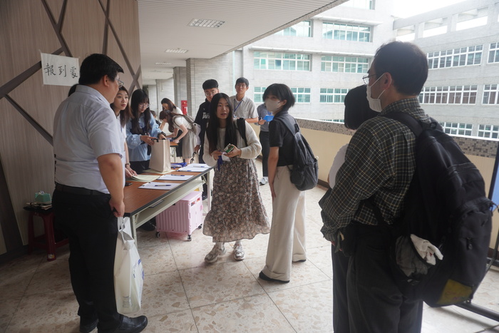 日本學者簽到圖片