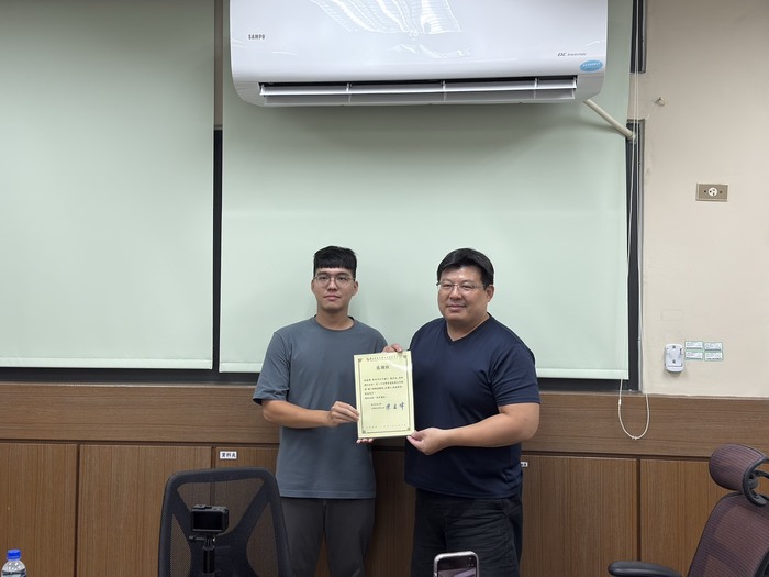 【專題講座】114年10月27日邀請本系優秀校友——現任屏東市和平國小正式教師的陳彥廷老師主講「中文系就業分享講座」圖片