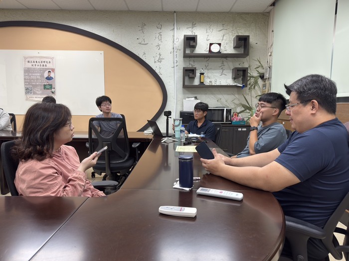 【專題講座】114年10月27日邀請本系優秀校友——現任屏東市和平國小正式教師的陳彥廷老師主講「中文系就業分享講座」圖片