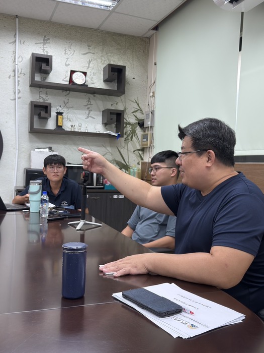 【專題講座】114年10月27日邀請本系優秀校友——現任屏東市和平國小正式教師的陳彥廷老師主講「中文系就業分享講座」圖片