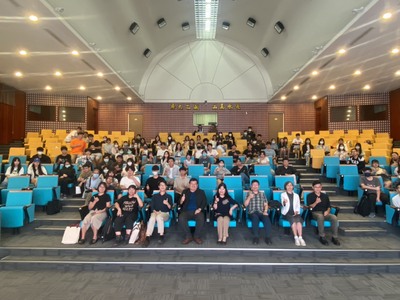 【系週會】114年11月03日(一)15:40-17:30「中文系就業多元講座」邀請本系95級系友分享經驗圖片