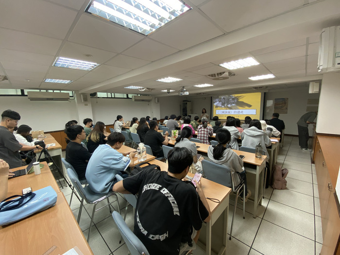 【專題講座】115/5/11(一)邀請香港教育大學文學與文化學系周潞鷺教授主講「經典再造： 電視劇《甄環傳》對《三國演義》和《紅樓夢》的繼承與超越」圖片