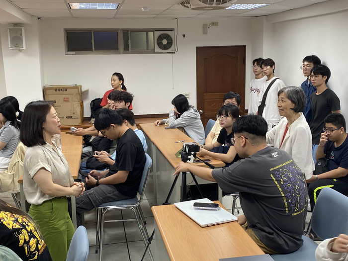【專題講座】115/5/11(一)邀請香港教育大學文學與文化學系周潞鷺教授主講「經典再造： 電視劇《甄環傳》對《三國演義》和《紅樓夢》的繼承與超越」圖片