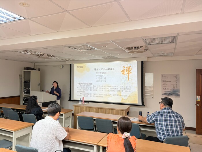 同學們認真聽講圖片